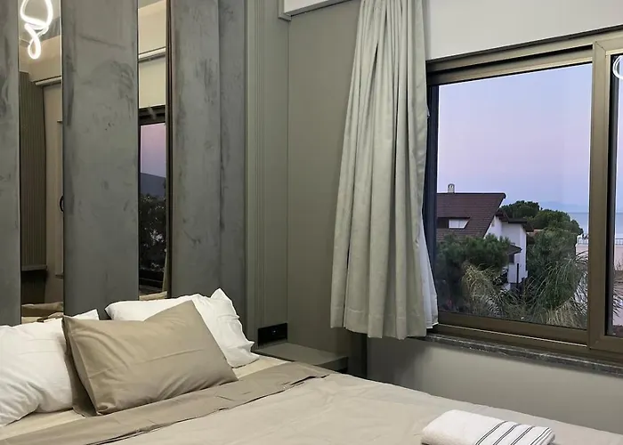 Elegance No2 - Pier Sea View